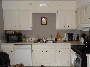 Building Photo - 2723 Stoneleigh Dr