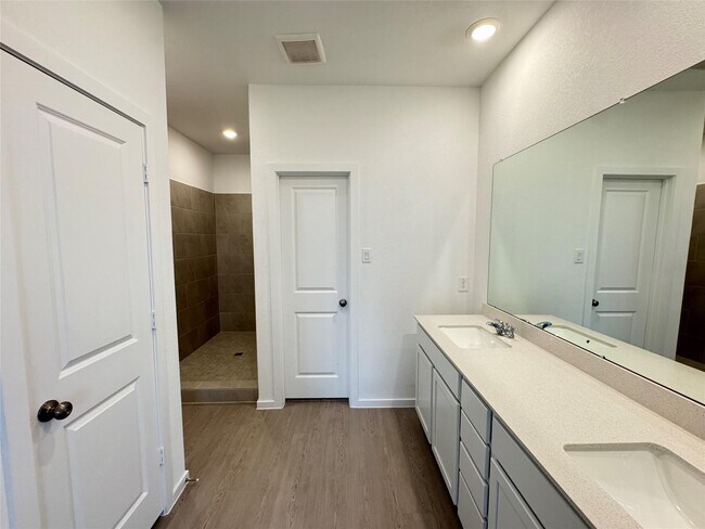 Building Photo - 7819 Evening Emerald Dr