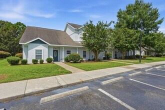 Building Photo - 162 SW 145th Dr