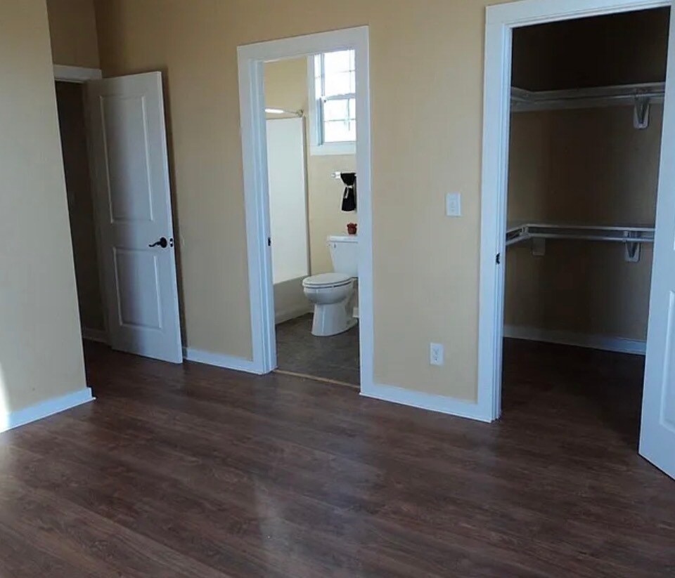 Master bedroom and bath - 1938 Flood St