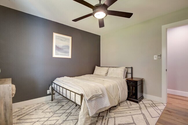 Building Photo - Gorgeous, updated home, turn-key and ready...