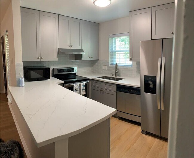 Building Photo - 875 Wax Myrtle Ln