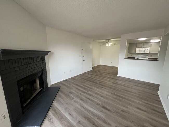 Building Photo - 2bd/2ba Washer/Dryer in unit!!!