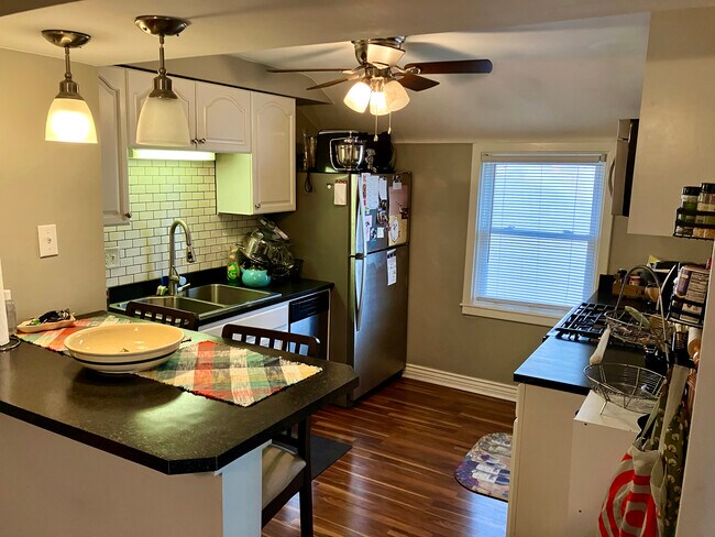 Building Photo - 190 Whitehall Ave