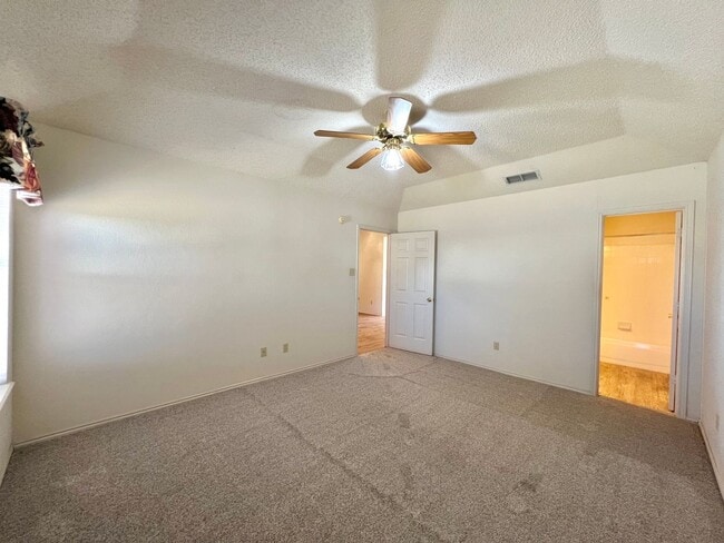 Building Photo - Available now! 3/2/2 with fenced backyard and small sunroom