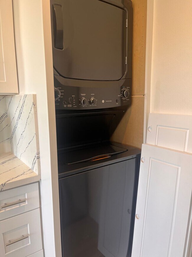 Building Photo - FREE RENT UNTIL JULY 1 2026 You must see this most amazing Clairemont “penthouse” ever!