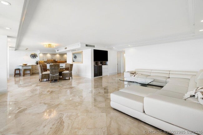 Building Photo - 2727 S Ocean Blvd
