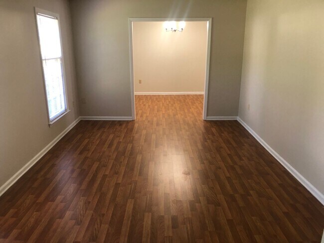 Building Photo - Wonderfully updated 3 bedroom 2 bath ranch...