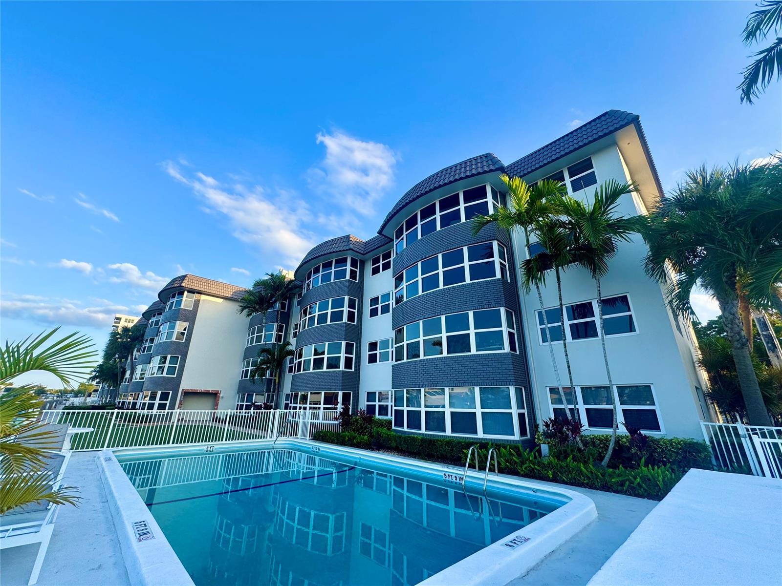 Building Photo - 3111 NE 51st St