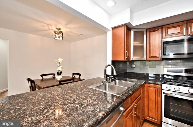 Building Photo - 1401 Society Pl