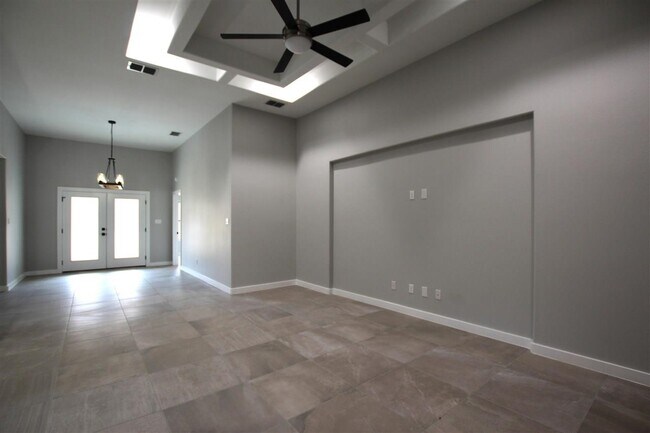Building Photo - 1011 La Muralla St