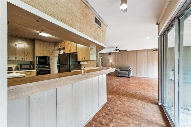 Building Photo - 1031 Ridgeley Dr