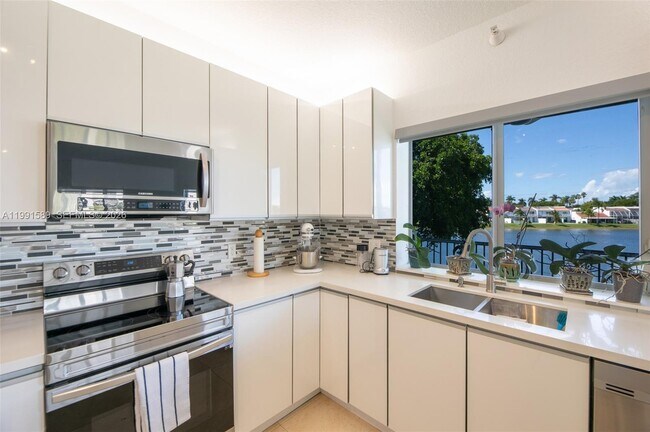 Building Photo - 10700 NW 66th St