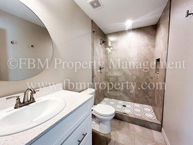 Building Photo - Hidden Creek, Unit 522 - Gorgeous 2 Bedroom, 2 Bathroom Townhome in Ennis, TX!