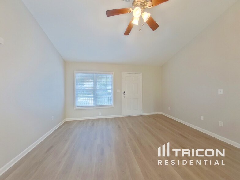 Building Photo - 1130 Waverly Pl Dr