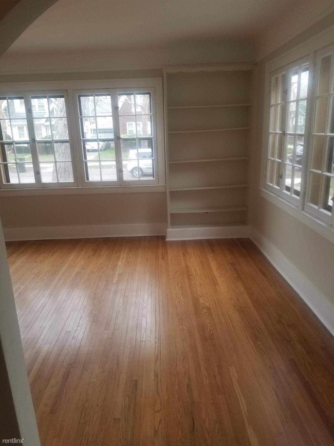 Building Photo - 3 br, 1.5 bath House - Russell Woods