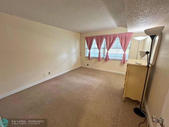 Building Photo - 933 Cypress Grove Dr