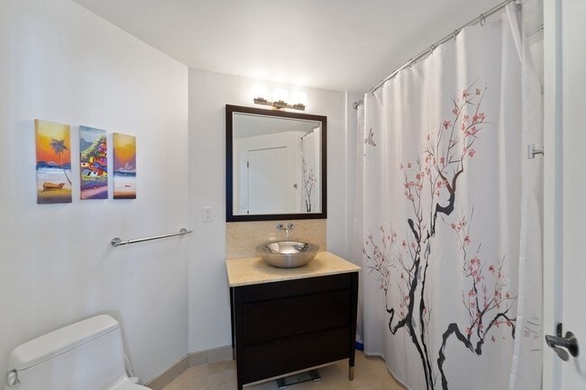 Building Photo - Cristalla - 2 bedrooms + den