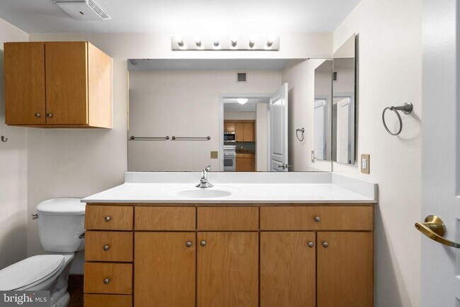 Building Photo - 631 D St NW