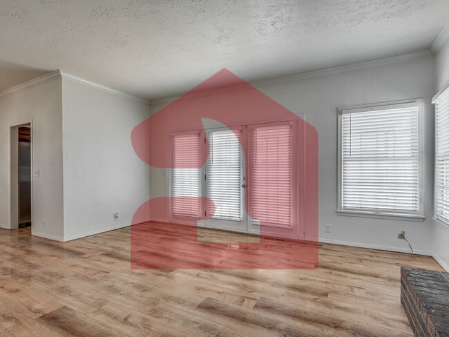 Building Photo - 2708 Silvertree Dr