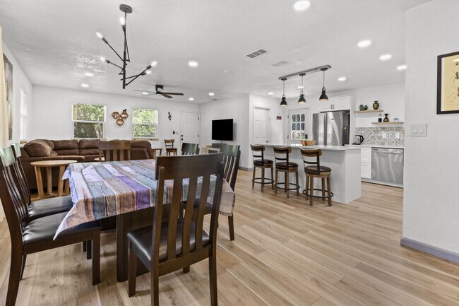 Building Photo - 2725 NW 44th Pl