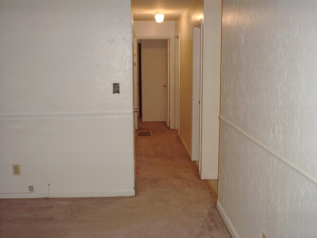 Building Photo - 2007 Harriet Dr