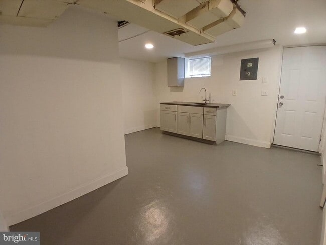 Building Photo - 2707 Edison Hwy