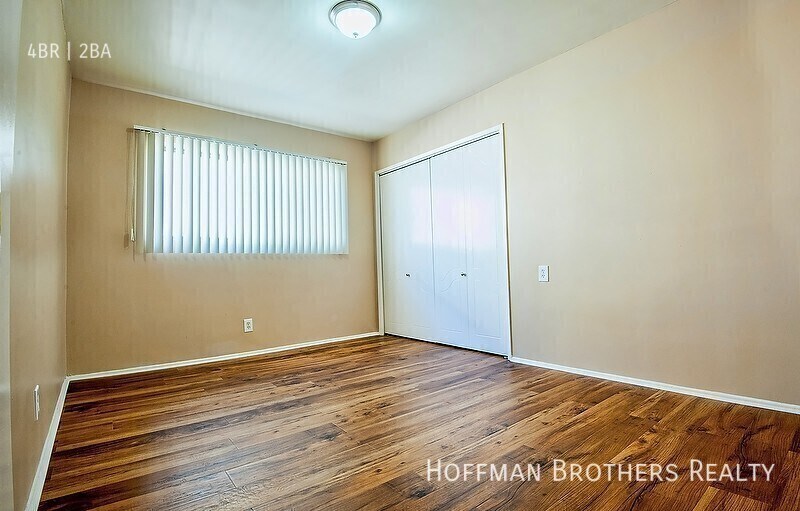 Building Photo - 1439 S Point View St