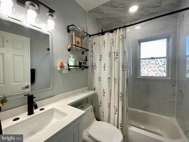 Building Photo - 6822 Donahue Ct