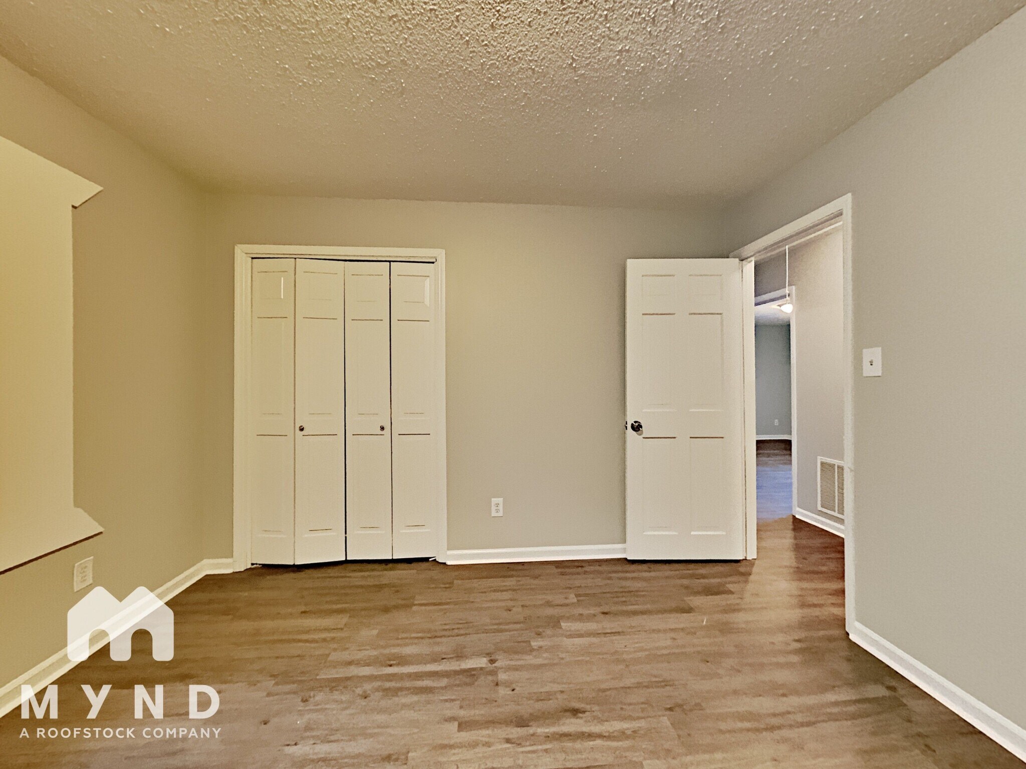 Building Photo - 204 Moon Cir