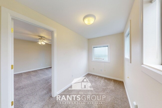 Building Photo - 3-Story Eastside Home with Views of the Bay!