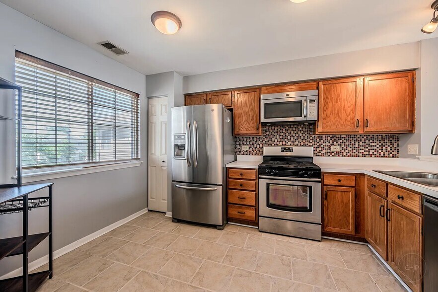 Building Photo - 1136 Cambria Ln S