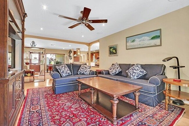 Building Photo - "Charming 2-Bed Oasis with Elegant Finishe...