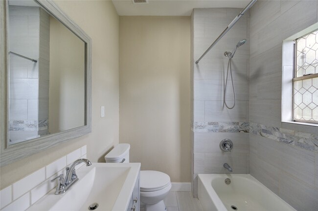 Building Photo - 306 Morris St