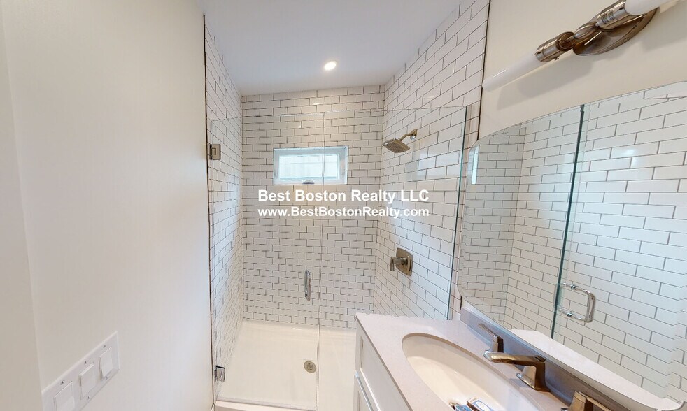 Building Photo - 70 Spring St