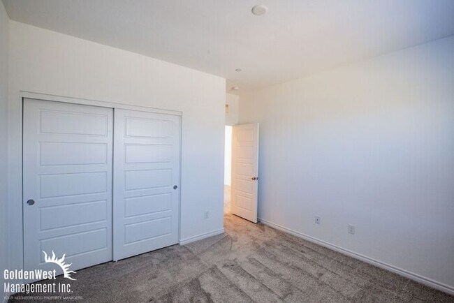 Building Photo - Modern 3Bdm 2.5Ba Home with Private Outdoor Retreat in Northwest Las Vegas.