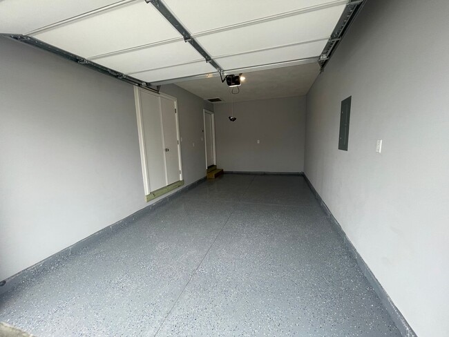 Building Photo - Summer Lease Up Specials - Call for Details -New 2 Bed, 2 Bath with Garage, walk in