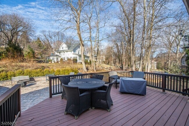 Building Photo - 237 Morris Ave