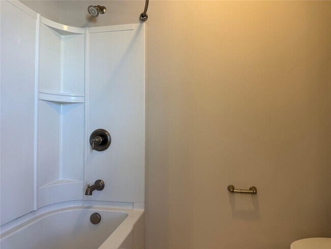 Building Photo - 414 Spring View Dr