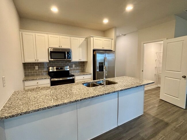 Building Photo - 2809 Ridgeview Dr