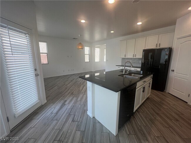 Building Photo - 909 Earth Luster Rd