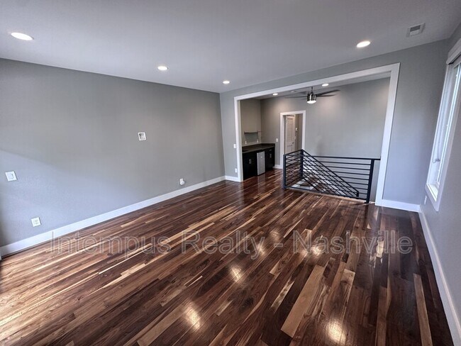 Building Photo - 929 13th Ave S