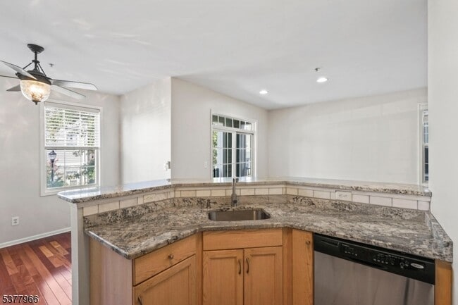 Building Photo - 107 Brittany Ct