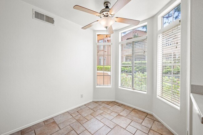 Building Photo - 3581 Cameo Dr