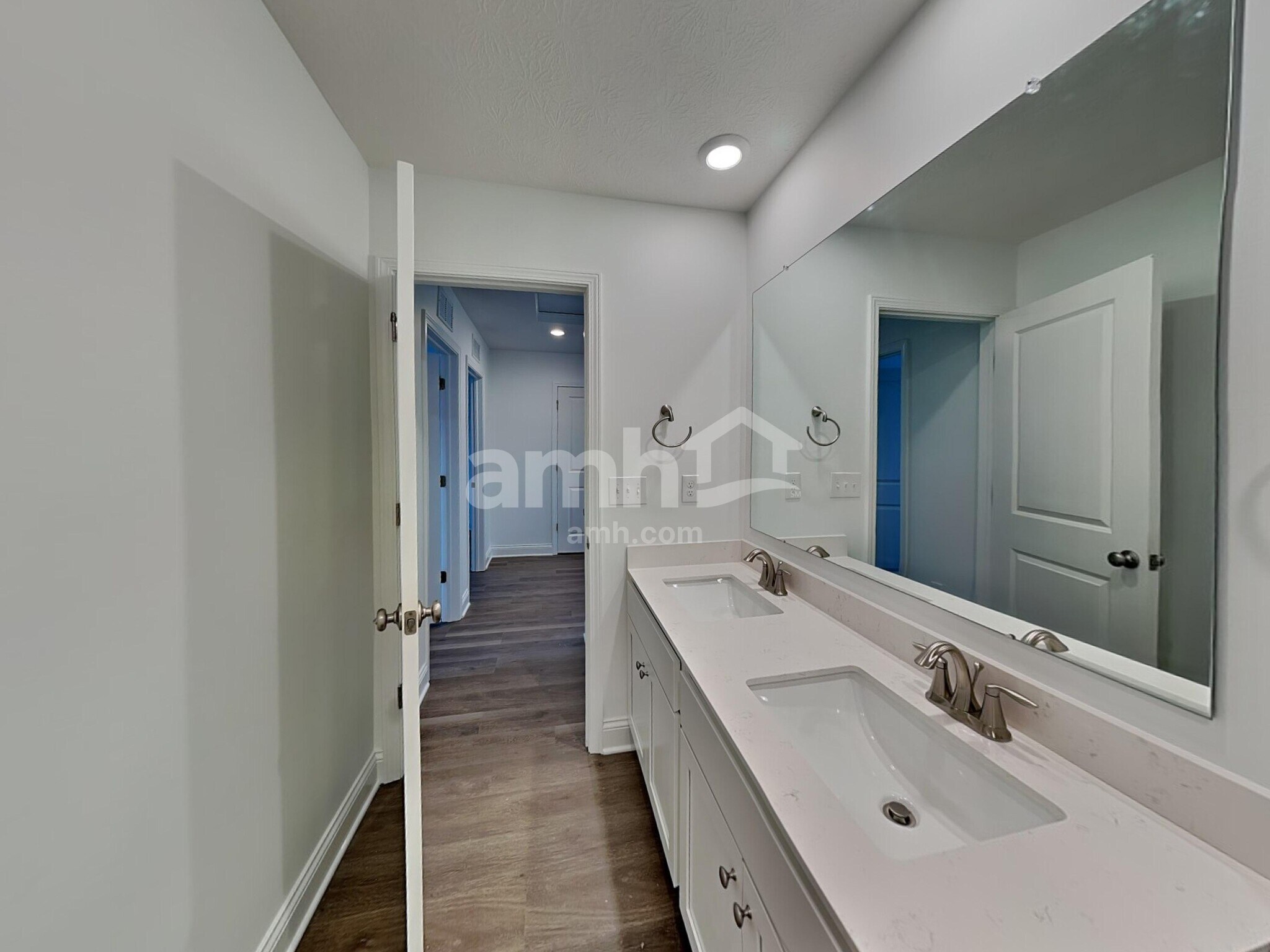 Building Photo - 9169 Henley Ave