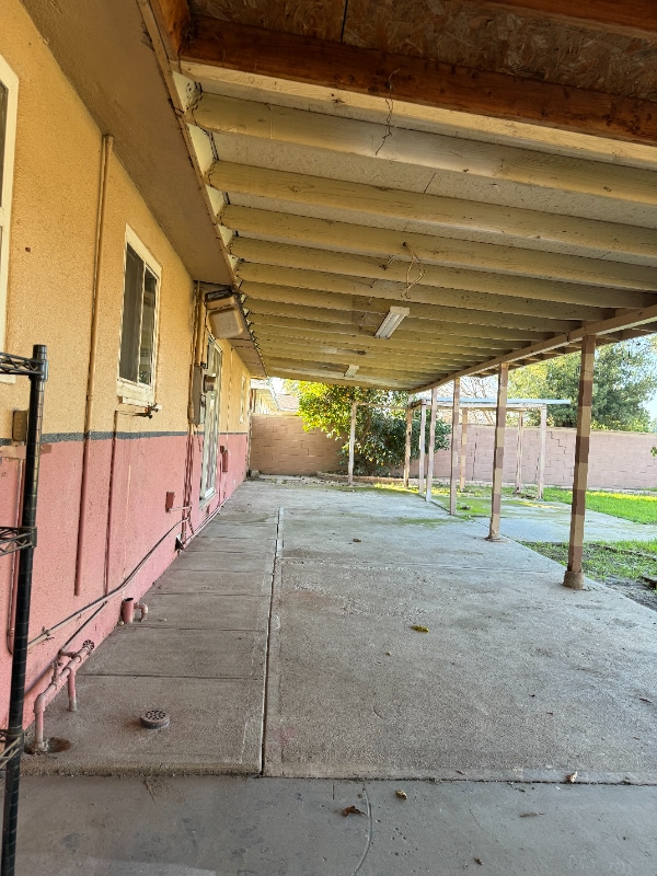 Building Photo - 4869 E Simpson Ave