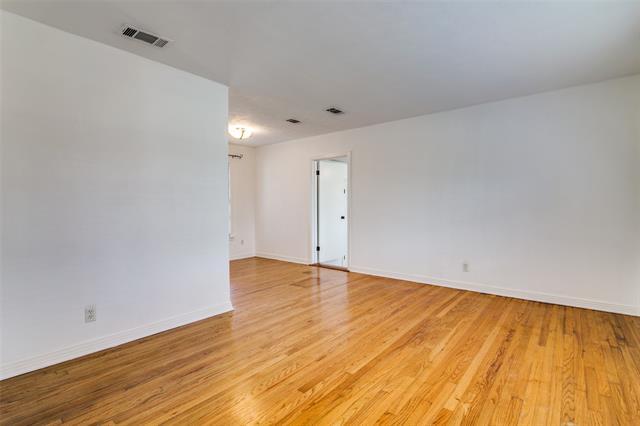 Building Photo - 214 S Clark St