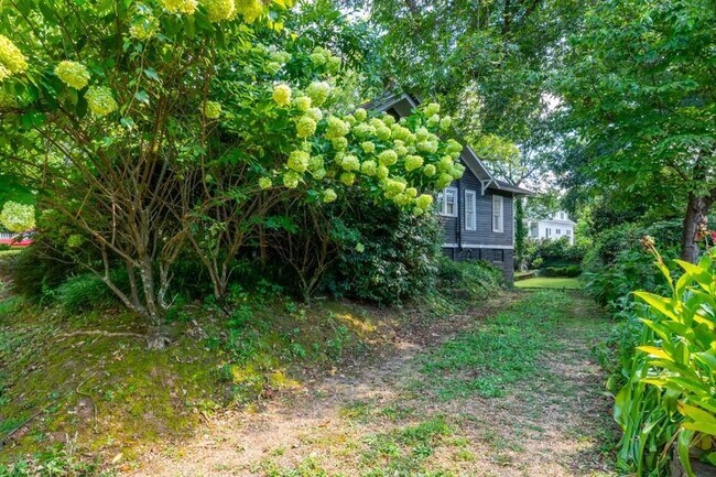 Building Photo - 242 Haralson Ave NE