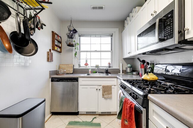 Building Photo - 4524 Fitzhugh Ave