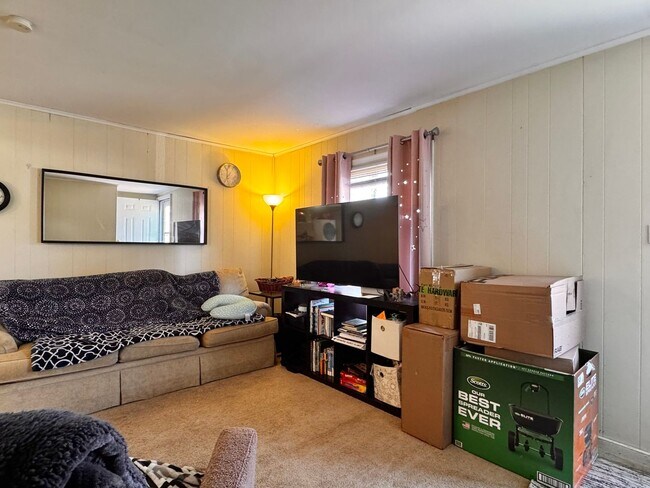 Building Photo - 800 Castalia St